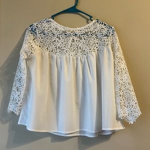*READ DESCRIPTION* Lace Flowy Blouse